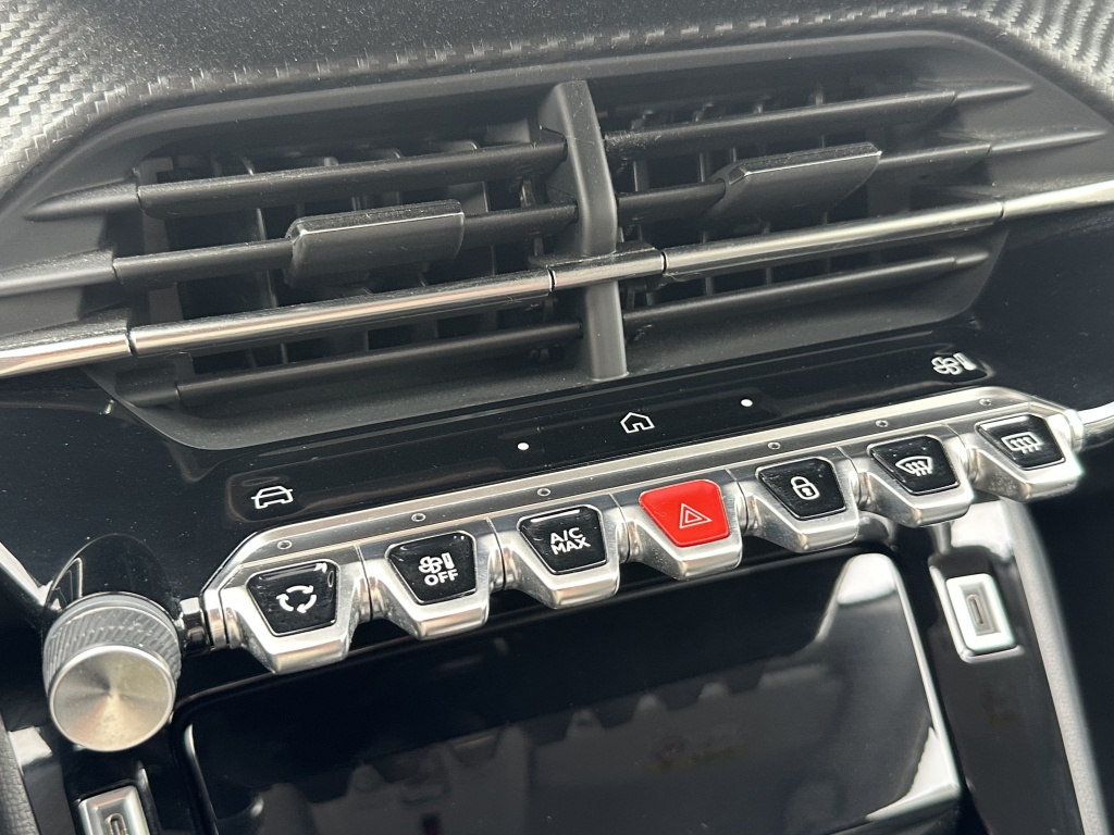 Peugeot 208 Peugeot 208 1.2 Hybid 110 Allure | Sensoren voor & achter | CarPlay & Android Auto |