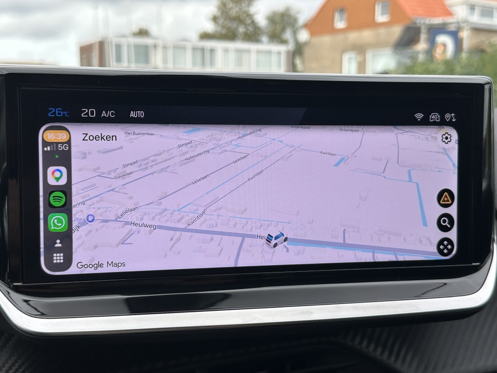 Peugeot 208 Peugeot 208 1.2 Hybid 110 Allure | Sensoren voor & achter | CarPlay & Android Auto |