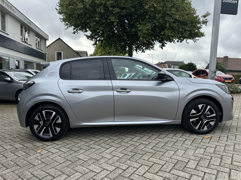 Peugeot 208 Peugeot 208 1.2 Hybid 110 Allure | Sensoren voor & achter | CarPlay & Android Auto |
