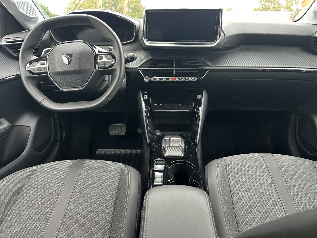Peugeot 208 Peugeot 208 1.2 Hybid 110 Allure | Sensoren voor & achter | CarPlay & Android Auto |