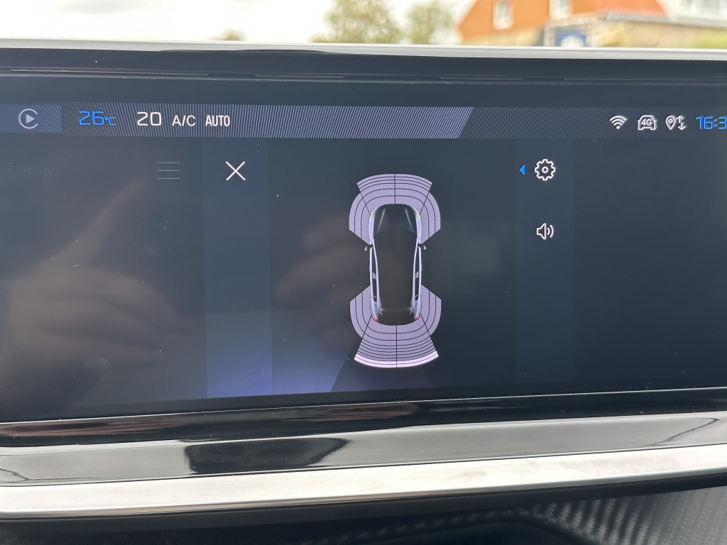 Peugeot 208 Peugeot 208 1.2 Hybid 110 Allure | Sensoren voor & achter | CarPlay & Android Auto |