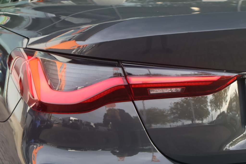 BMW 4 Serie BMW 4-Serie Cabrio (g23) 420i M-Sport 184pk | Dravitgrau | Carbon | ACC | Climate | HUD | Stoelverwarming | Camera