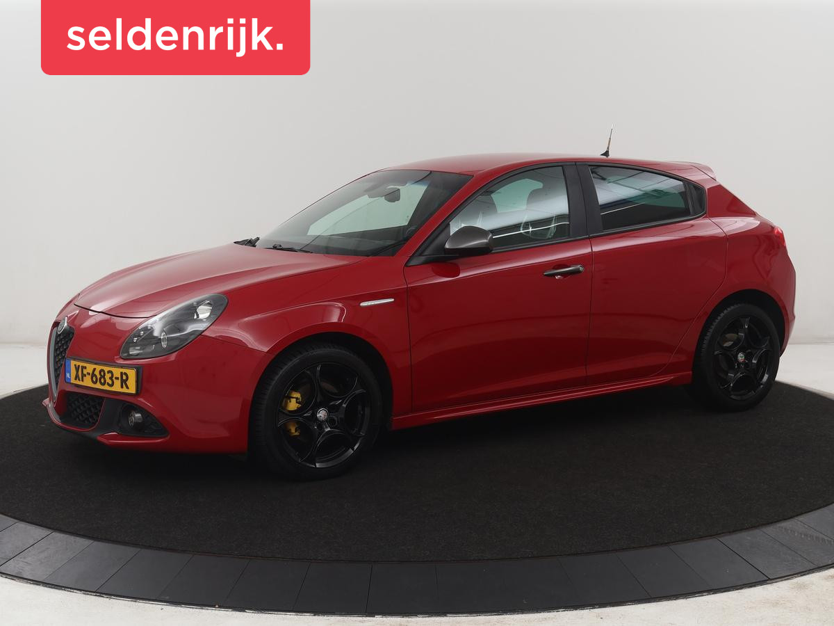Alfa Romeo Giulietta Alfa Romeo Giulietta 1.6 JTDm Super Veloce | Automaat | Stoelverwarming | Sportstoelen | PDC | Alcantara | Bluetooth | Climate control