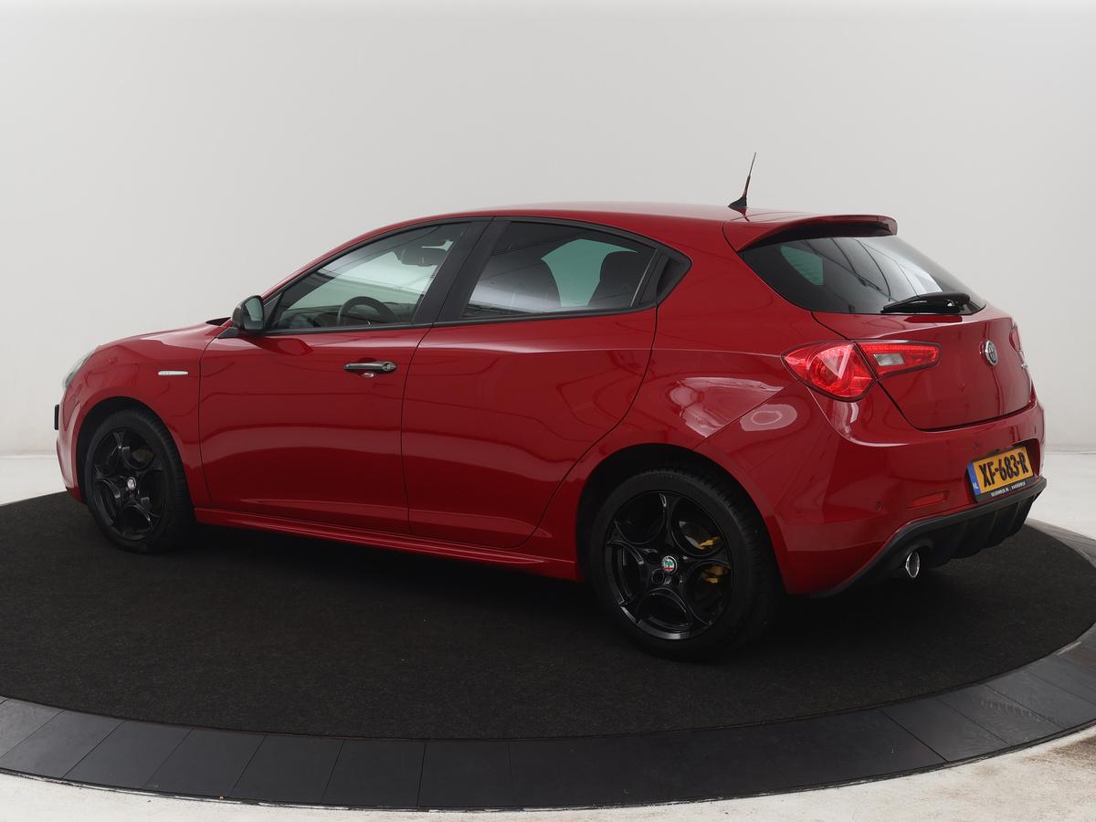 Alfa Romeo Giulietta Alfa Romeo Giulietta 1.6 JTDm Super Veloce | Automaat | Stoelverwarming | Sportstoelen | PDC | Alcantara | Bluetooth | Climate control