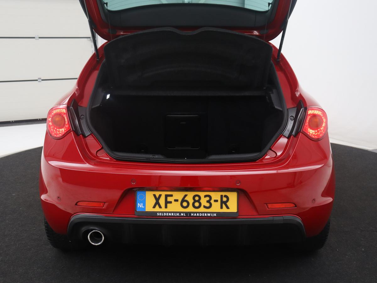 Alfa Romeo Giulietta Alfa Romeo Giulietta 1.6 JTDm Super Veloce | Automaat | Stoelverwarming | Sportstoelen | PDC | Alcantara | Bluetooth | Climate control