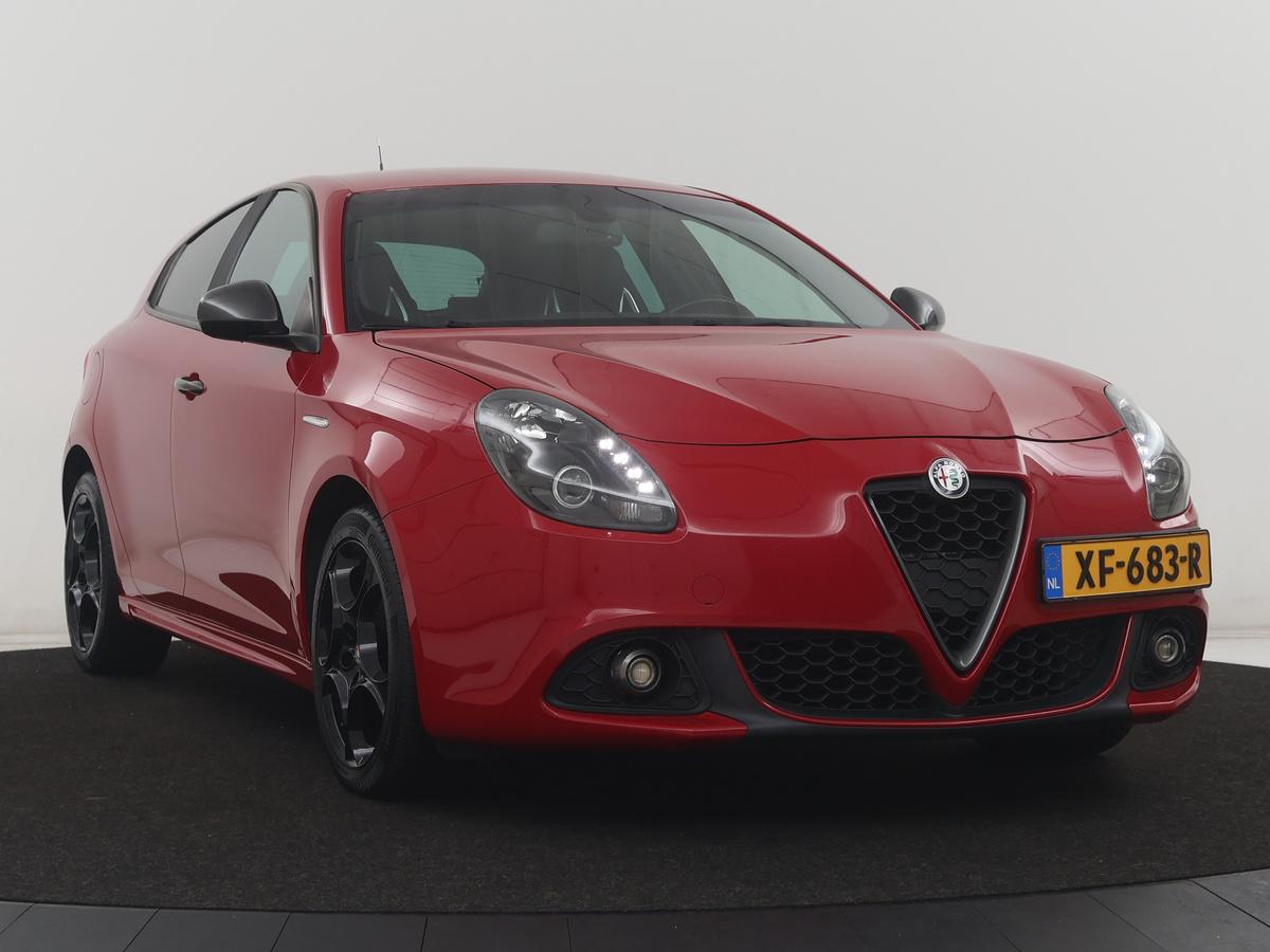 Alfa Romeo Giulietta Alfa Romeo Giulietta 1.6 JTDm Super Veloce | Automaat | Stoelverwarming | Sportstoelen | PDC | Alcantara | Bluetooth | Climate control