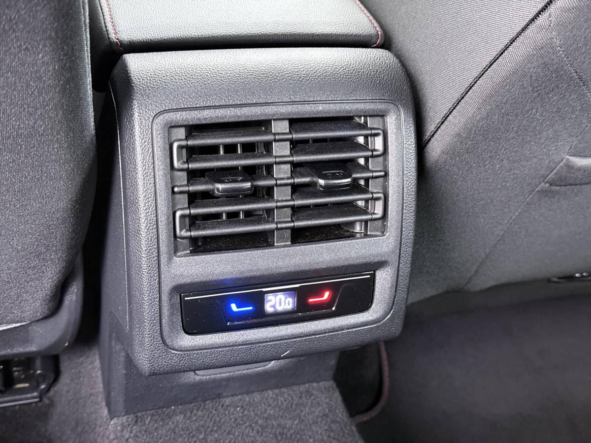 Volkswagen Golf Volkswagen Golf 2.0 TSI GTI 265PK | APPLE CARPL. ADNROID AUTO | ACC | PANORAMA DAK | 360° CAMERA | STOEL/STUUR VERWARMING |