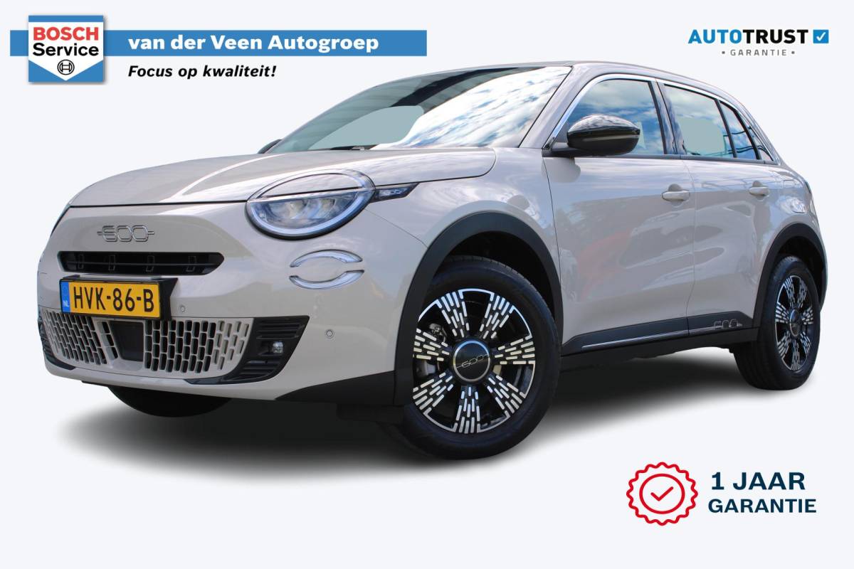Fiat 600 Fiat 600 1.2 Hybrid Pop | Incl. 12 maanden garantie | Cruise control | Parkeercamera | Apple carplay/Android auto | DAB radio | Navigatie | Stoelverwarming | Climate control |