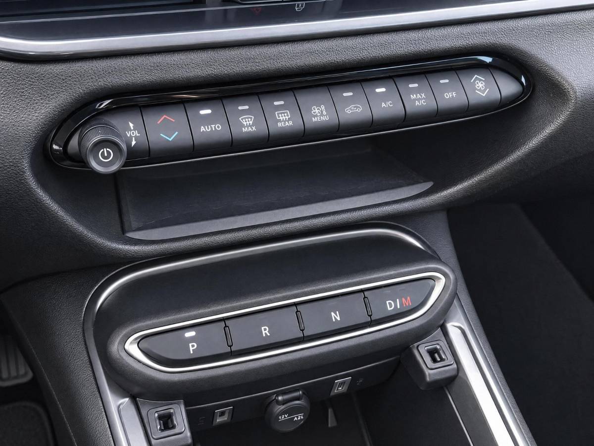 Fiat 600 Fiat 600 1.2 Hybrid Pop | Incl. 12 maanden garantie | Cruise control | Parkeercamera | Apple carplay/Android auto | DAB radio | Navigatie | Stoelverwarming | Climate control |