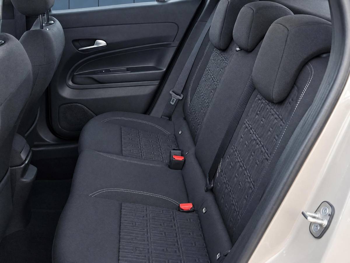 Fiat 600 Fiat 600 1.2 Hybrid Pop | Incl. 12 maanden garantie | Cruise control | Parkeercamera | Apple carplay/Android auto | DAB radio | Navigatie | Stoelverwarming | Climate control |