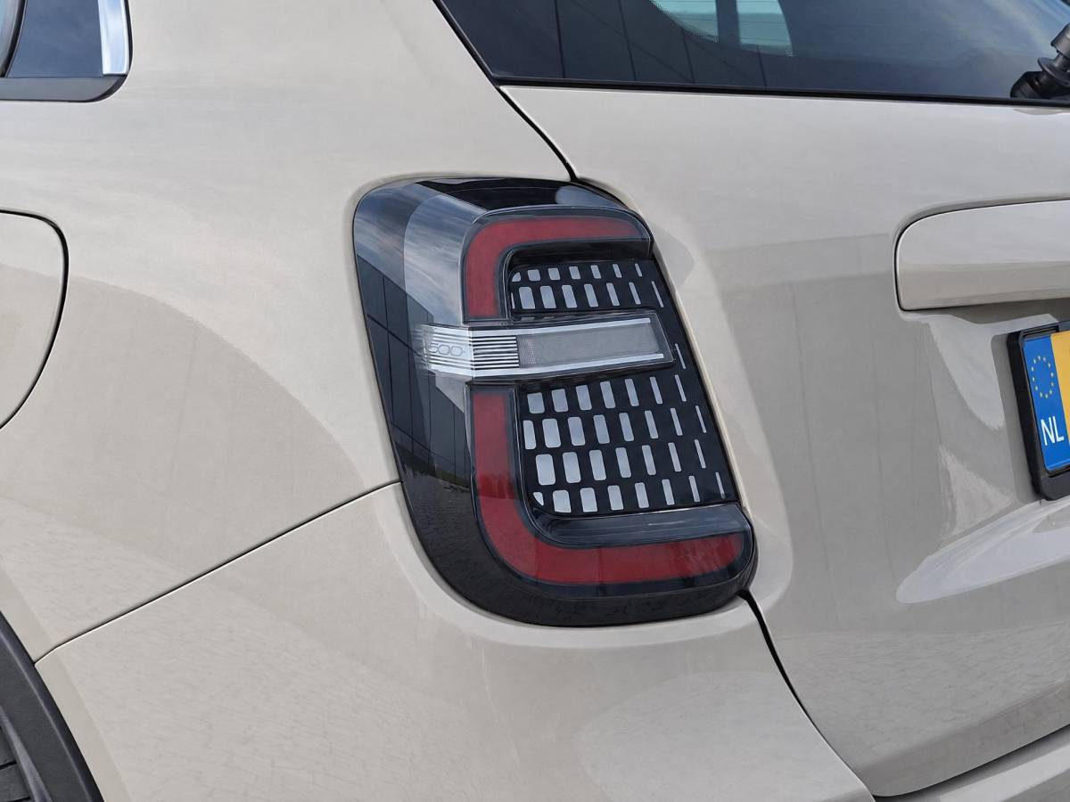 Fiat 600 Fiat 600 1.2 Hybrid Pop | Incl. 12 maanden garantie | Cruise control | Parkeercamera | Apple carplay/Android auto | DAB radio | Navigatie | Stoelverwarming | Climate control |