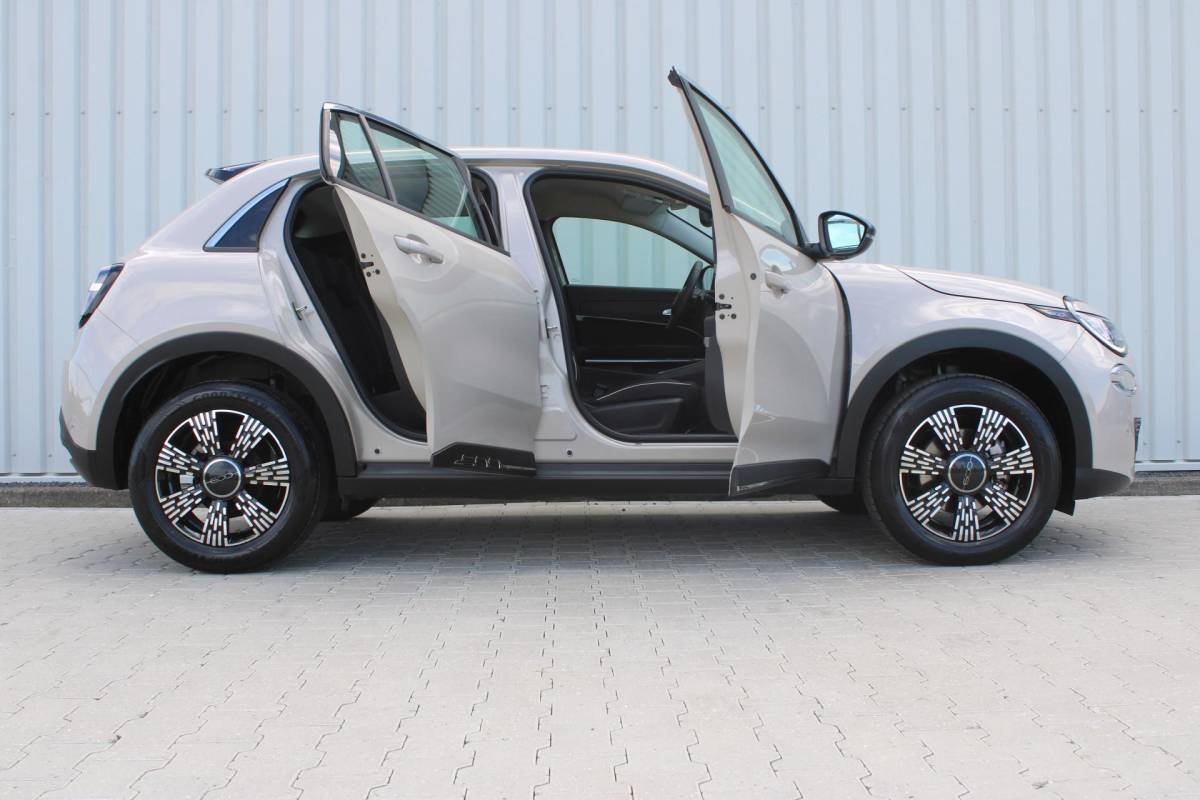 Fiat 600 Fiat 600 1.2 Hybrid Pop | Incl. 12 maanden garantie | Cruise control | Parkeercamera | Apple carplay/Android auto | DAB radio | Navigatie | Stoelverwarming | Climate control |