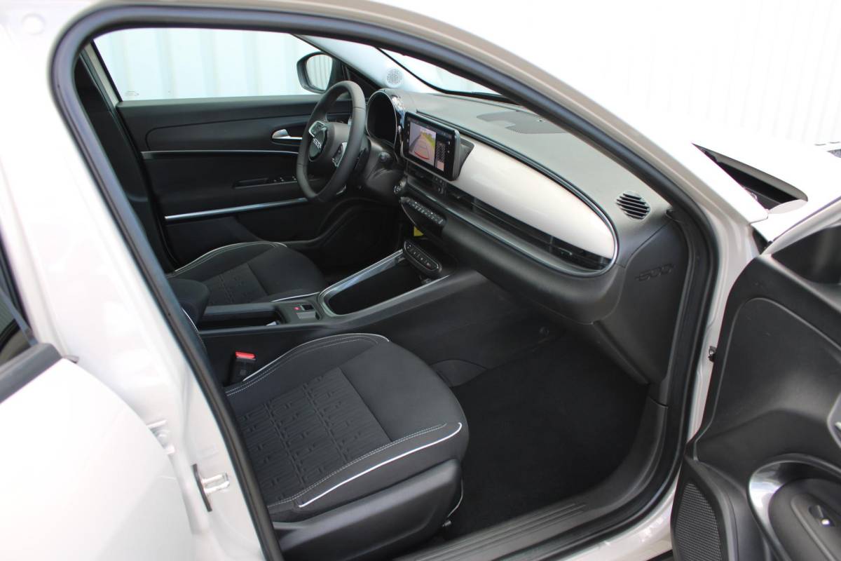 Fiat 600 Fiat 600 1.2 Hybrid Pop | Incl. 12 maanden garantie | Cruise control | Parkeercamera | Apple carplay/Android auto | DAB radio | Navigatie | Stoelverwarming | Climate control |
