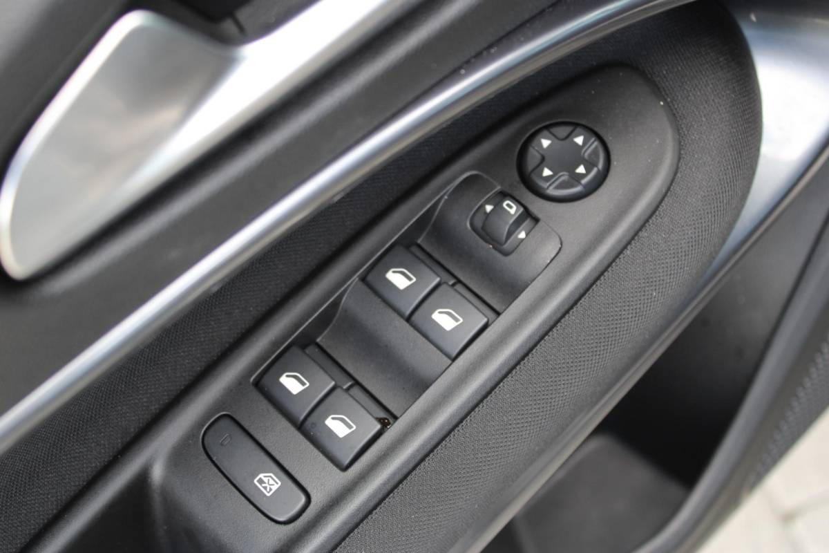 Fiat 600 Fiat 600 1.2 Hybrid Pop | Incl. 12 maanden garantie | Cruise control | Parkeercamera | Apple carplay/Android auto | DAB radio | Navigatie | Stoelverwarming | Climate control |
