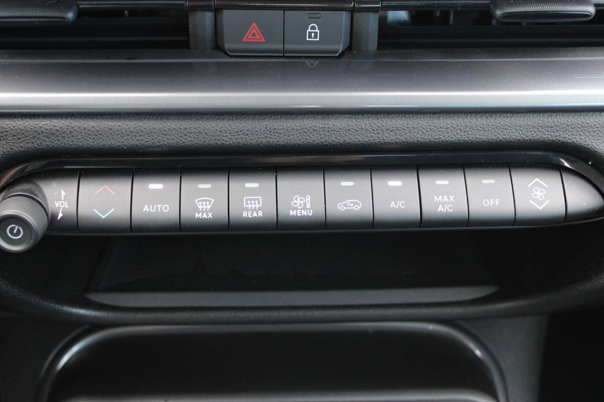 Fiat 600 Fiat 600 1.2 Hybrid Pop | Incl. 12 maanden garantie | Cruise control | Parkeercamera | Apple carplay/Android auto | DAB radio | Navigatie | Stoelverwarming | Climate control |