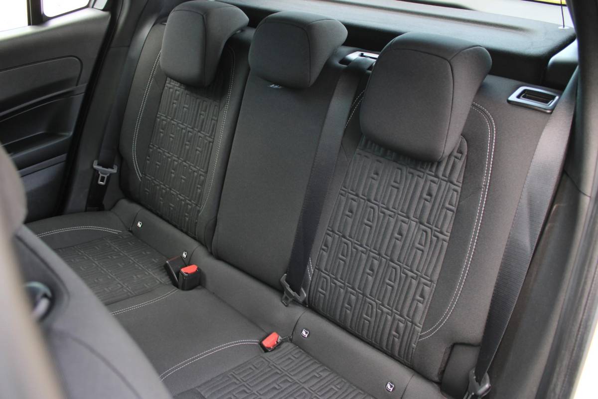 Fiat 600 Fiat 600 1.2 Hybrid Pop | Incl. 12 maanden garantie | Cruise control | Parkeercamera | Apple carplay/Android auto | DAB radio | Navigatie | Stoelverwarming | Climate control |