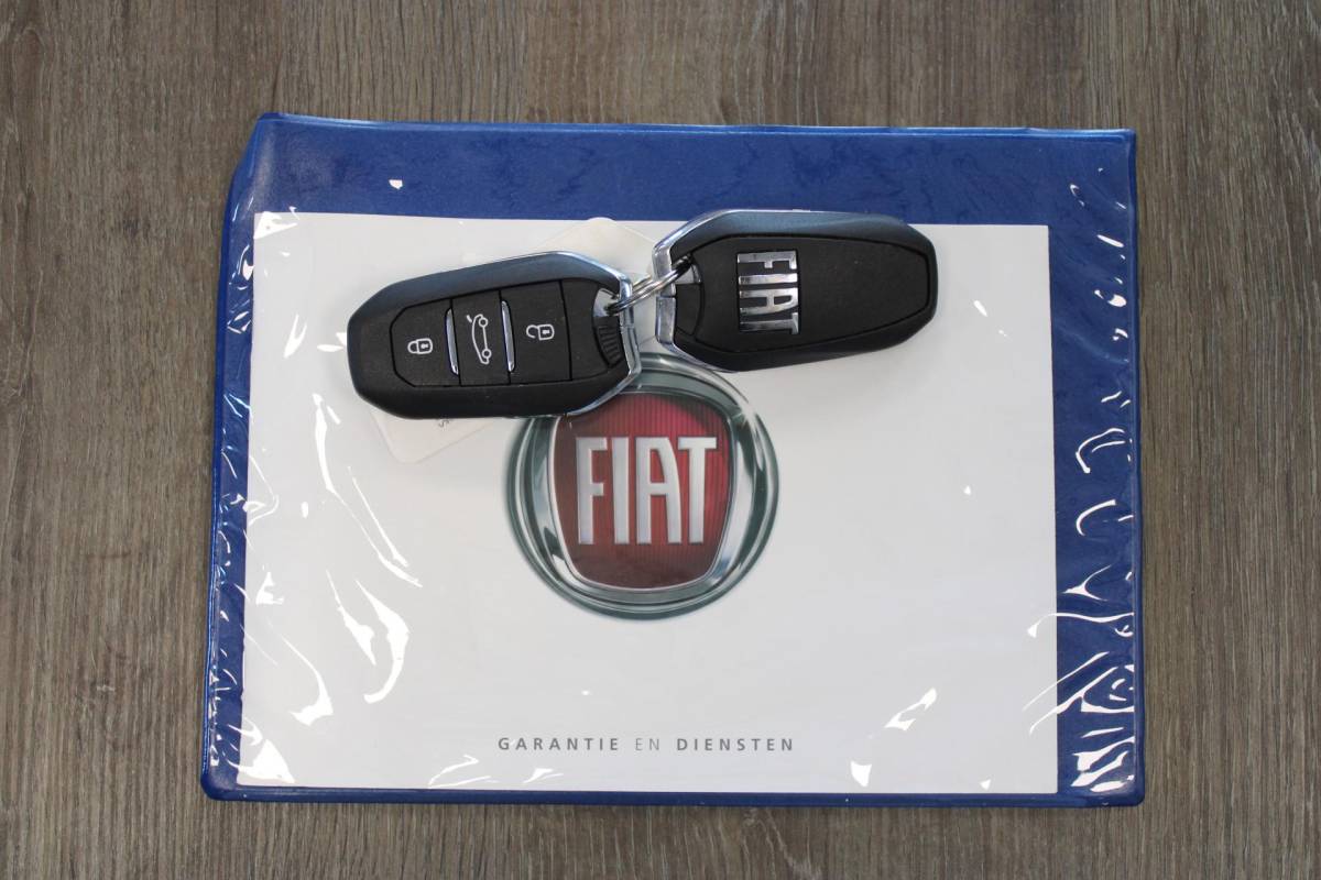 Fiat 600 Fiat 600 1.2 Hybrid Pop | Incl. 12 maanden garantie | Cruise control | Parkeercamera | Apple carplay/Android auto | DAB radio | Navigatie | Stoelverwarming | Climate control |