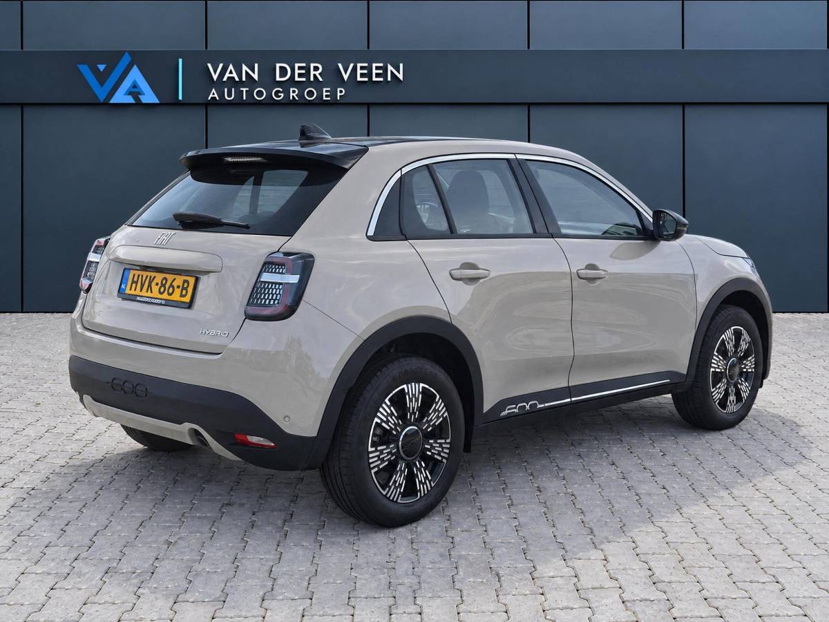 Fiat 600 Fiat 600 1.2 Hybrid Pop | Incl. 12 maanden garantie | Cruise control | Parkeercamera | Apple carplay/Android auto | DAB radio | Navigatie | Stoelverwarming | Climate control |