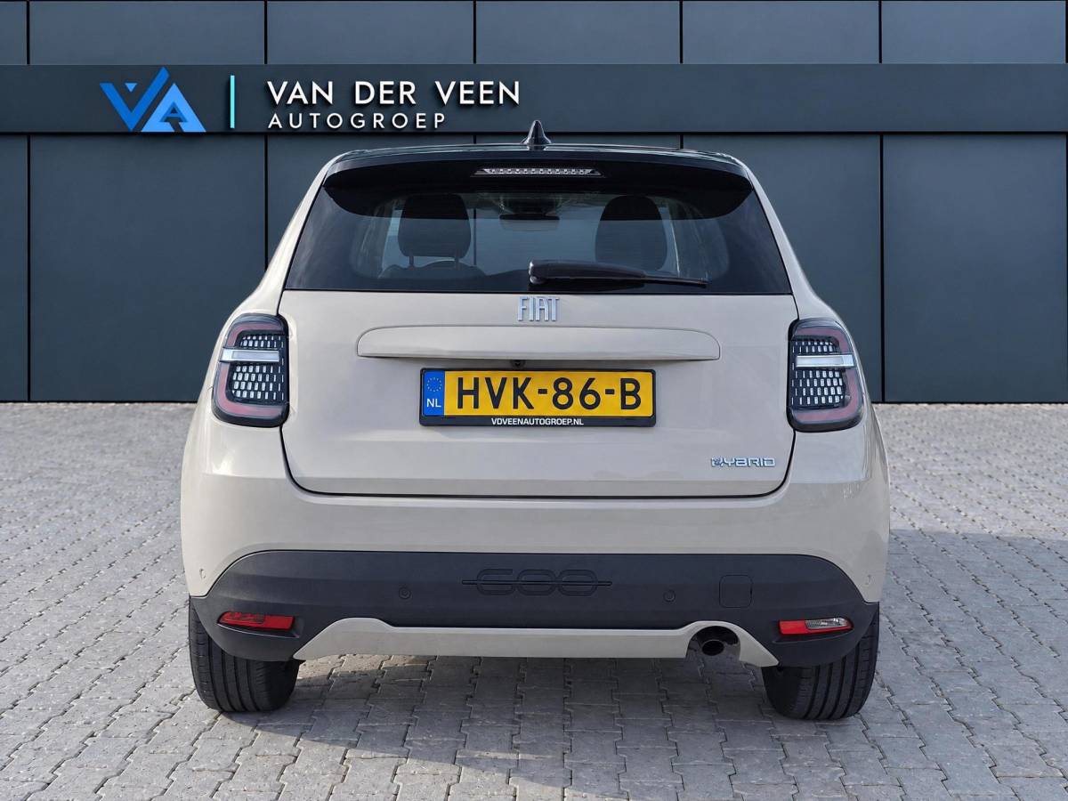Fiat 600 Fiat 600 1.2 Hybrid Pop | Incl. 12 maanden garantie | Cruise control | Parkeercamera | Apple carplay/Android auto | DAB radio | Navigatie | Stoelverwarming | Climate control |