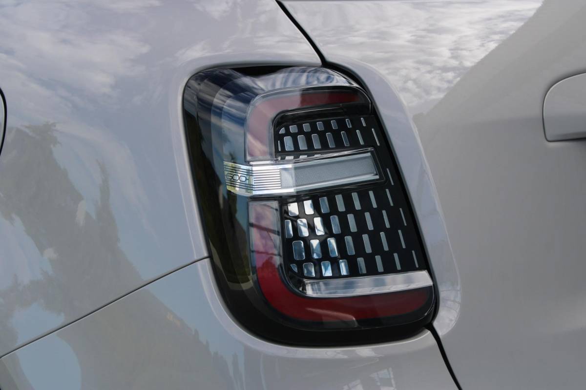 Fiat 600 Fiat 600 1.2 Hybrid Pop | Incl. 12 maanden garantie | Cruise control | Parkeercamera | Apple carplay/Android auto | DAB radio | Navigatie | Stoelverwarming | Climate control |