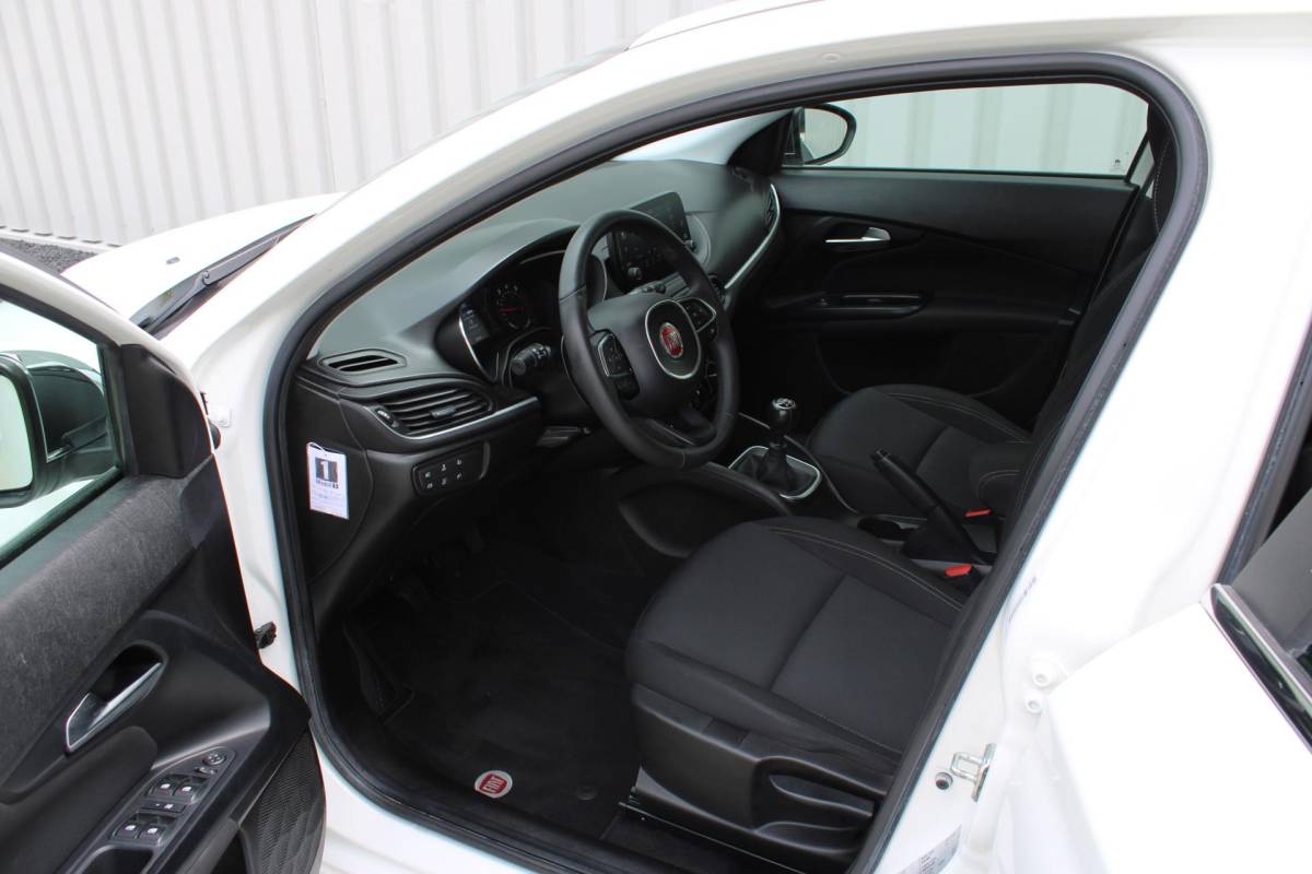 Fiat Tipo Fiat Tipo 1.4 Mirror | Incl. 12 maanden garantie | Cruise control | Airco | Trekhaak | DAB radio | navigatie | Bluetooth | Parkeercamera |