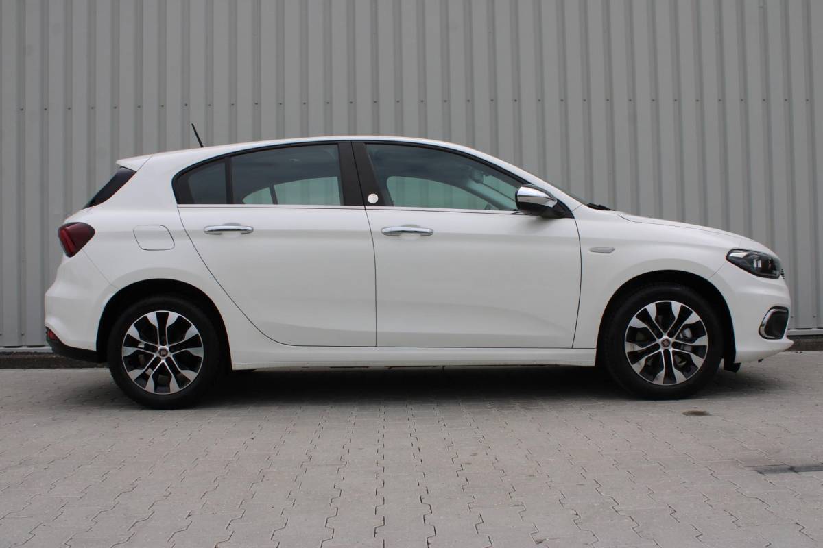 Fiat Tipo Fiat Tipo 1.4 Mirror | Incl. 12 maanden garantie | Cruise control | Airco | Trekhaak | DAB radio | navigatie | Bluetooth | Parkeercamera |