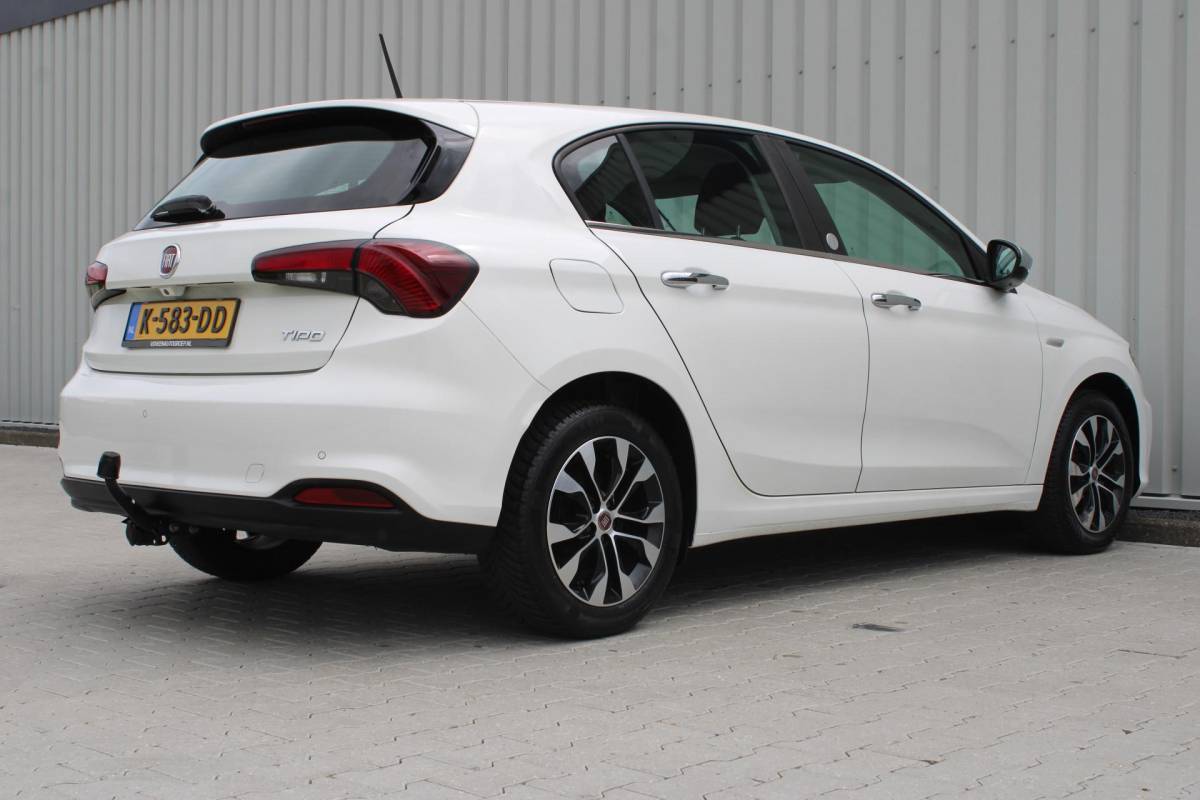 Fiat Tipo Fiat Tipo 1.4 Mirror | Incl. 12 maanden garantie | Cruise control | Airco | Trekhaak | DAB radio | navigatie | Bluetooth | Parkeercamera |