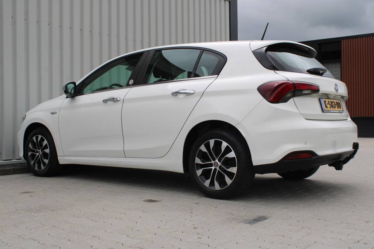 Fiat Tipo Fiat Tipo 1.4 Mirror | Incl. 12 maanden garantie | Cruise control | Airco | Trekhaak | DAB radio | navigatie | Bluetooth | Parkeercamera |