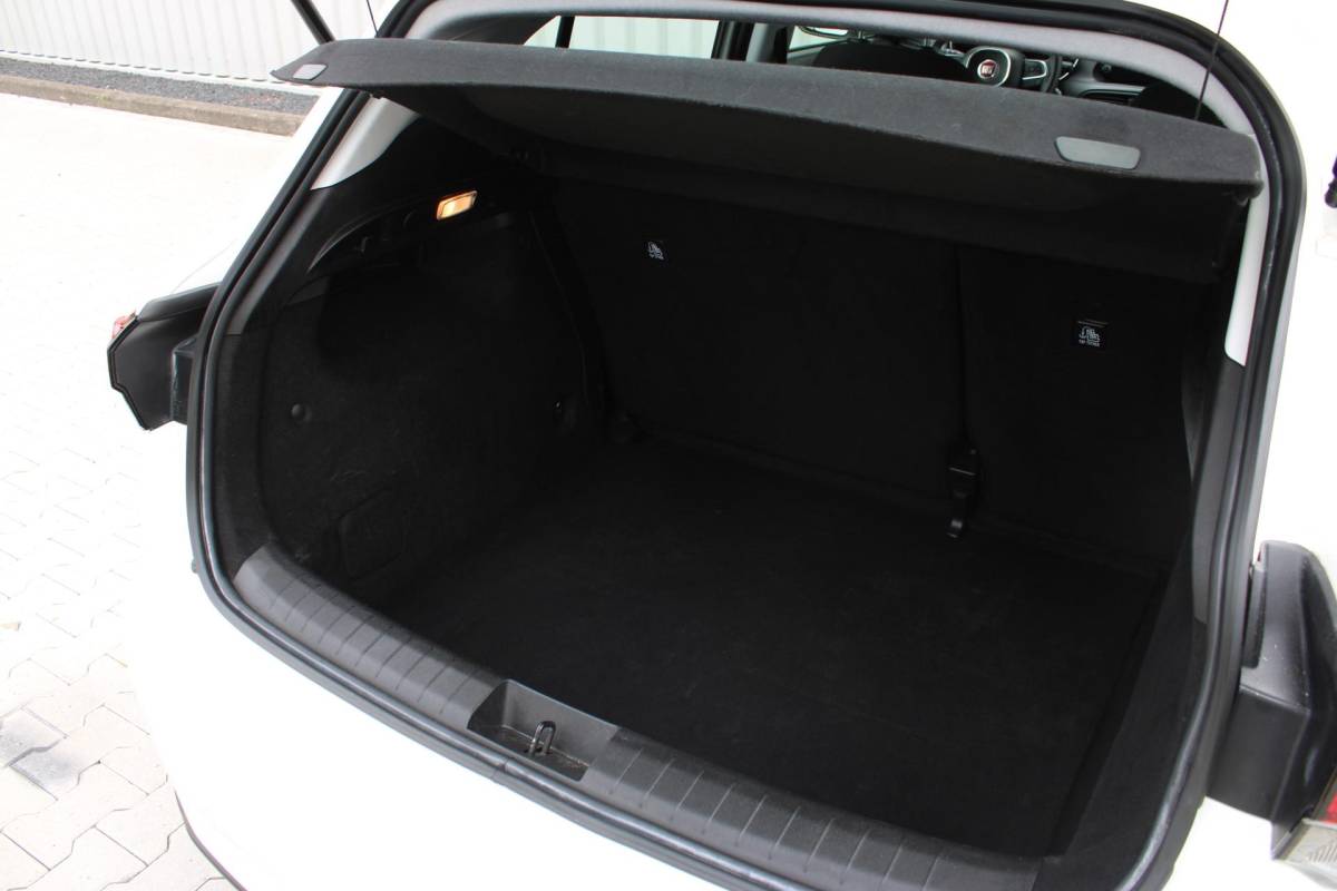 Fiat Tipo Fiat Tipo 1.4 Mirror | Incl. 12 maanden garantie | Cruise control | Airco | Trekhaak | DAB radio | navigatie | Bluetooth | Parkeercamera |