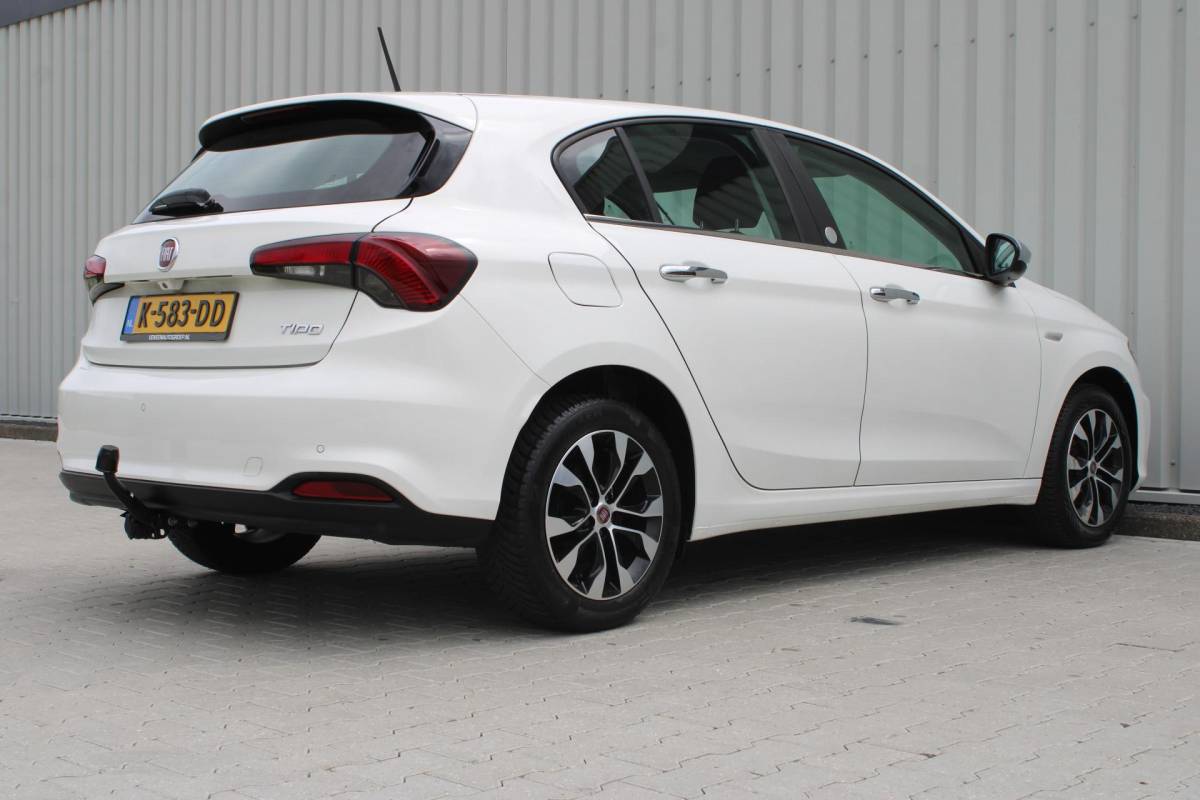 Fiat Tipo Fiat Tipo 1.4 Mirror | Incl. 12 maanden garantie | Cruise control | Airco | Trekhaak | DAB radio | navigatie | Bluetooth | Parkeercamera |
