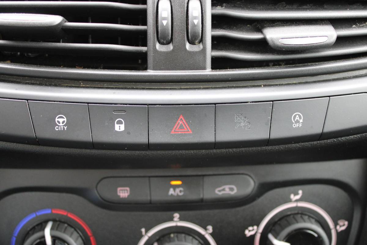 Fiat Tipo Fiat Tipo 1.4 Mirror | Incl. 12 maanden garantie | Cruise control | Airco | Trekhaak | DAB radio | navigatie | Bluetooth | Parkeercamera |