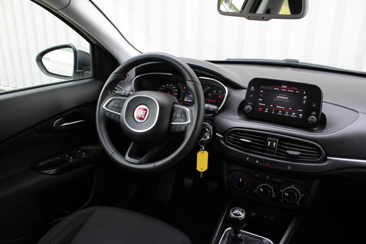 Fiat Tipo Fiat Tipo 1.4 Mirror | Incl. 12 maanden garantie | Cruise control | Airco | Trekhaak | DAB radio | navigatie | Bluetooth | Parkeercamera |