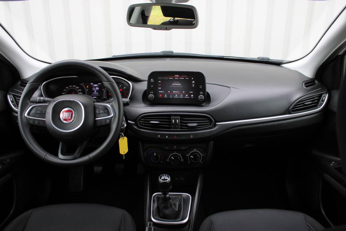 Fiat Tipo Fiat Tipo 1.4 Mirror | Incl. 12 maanden garantie | Cruise control | Airco | Trekhaak | DAB radio | navigatie | Bluetooth | Parkeercamera |
