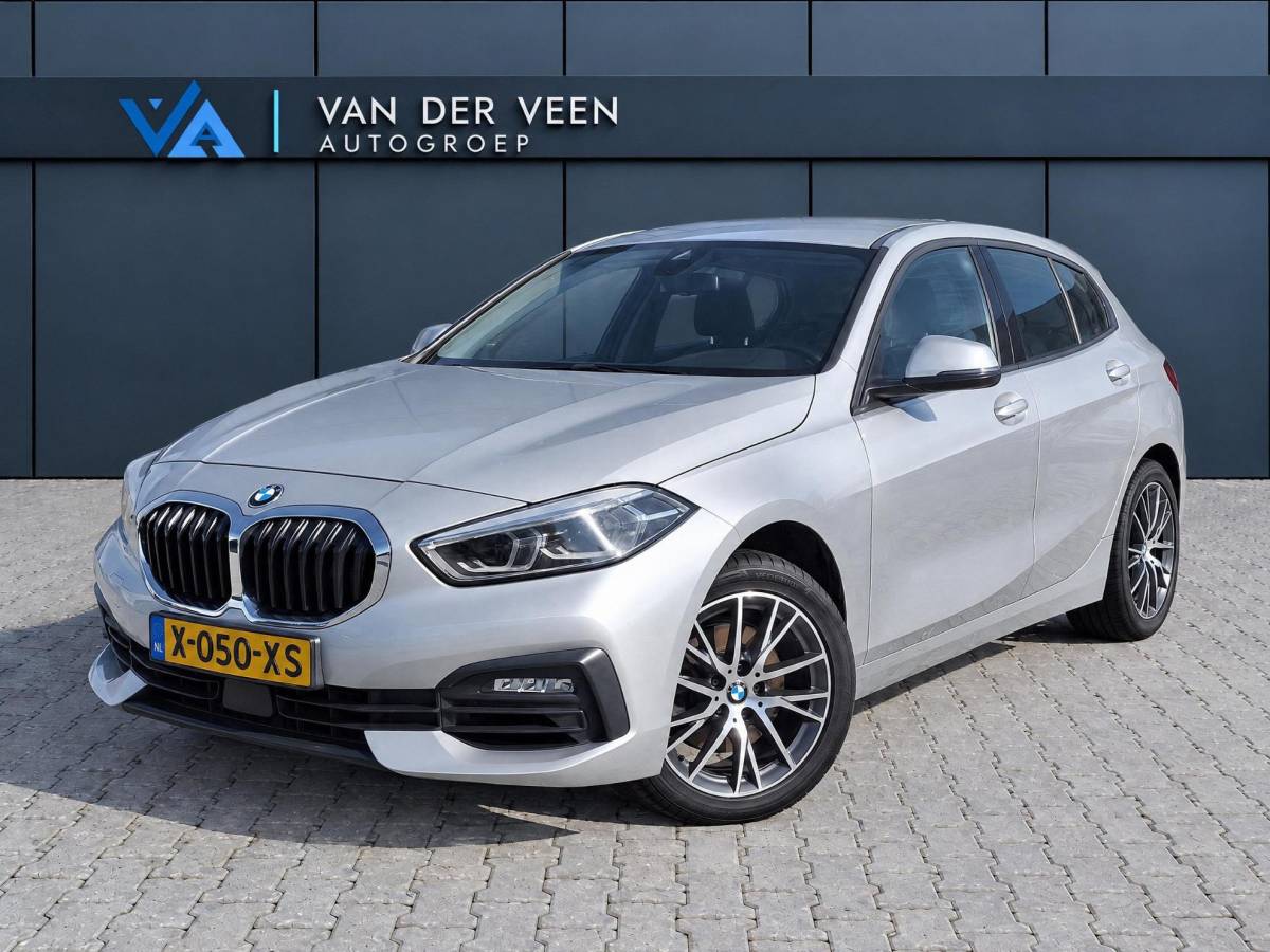 BMW 1 Serie BMW 1-serie 116i High Executive | Incl. 12 maanden garantie | Stoelverwarming | Apple Carplay & Android Auto | WIFI | Climate Control | Hill Hold | Elektrisch verstelbare stoelen |