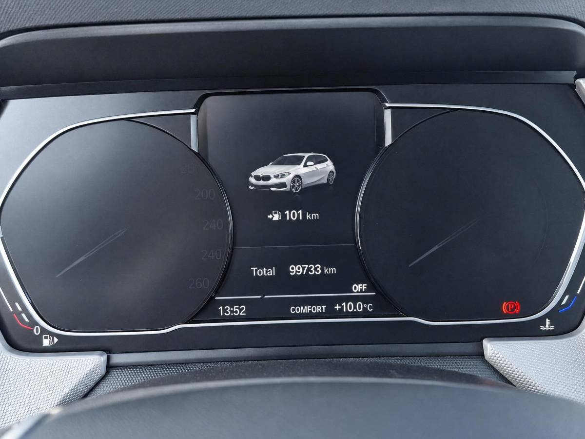 BMW 1 Serie BMW 1-serie 116i High Executive | Incl. 12 maanden garantie | Stoelverwarming | Apple Carplay & Android Auto | WIFI | Climate Control | Hill Hold | Elektrisch verstelbare stoelen |