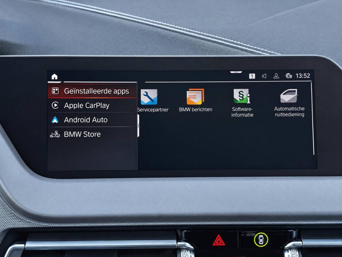 BMW 1 Serie BMW 1-serie 116i High Executive | Incl. 12 maanden garantie | Stoelverwarming | Apple Carplay & Android Auto | WIFI | Climate Control | Hill Hold | Elektrisch verstelbare stoelen |