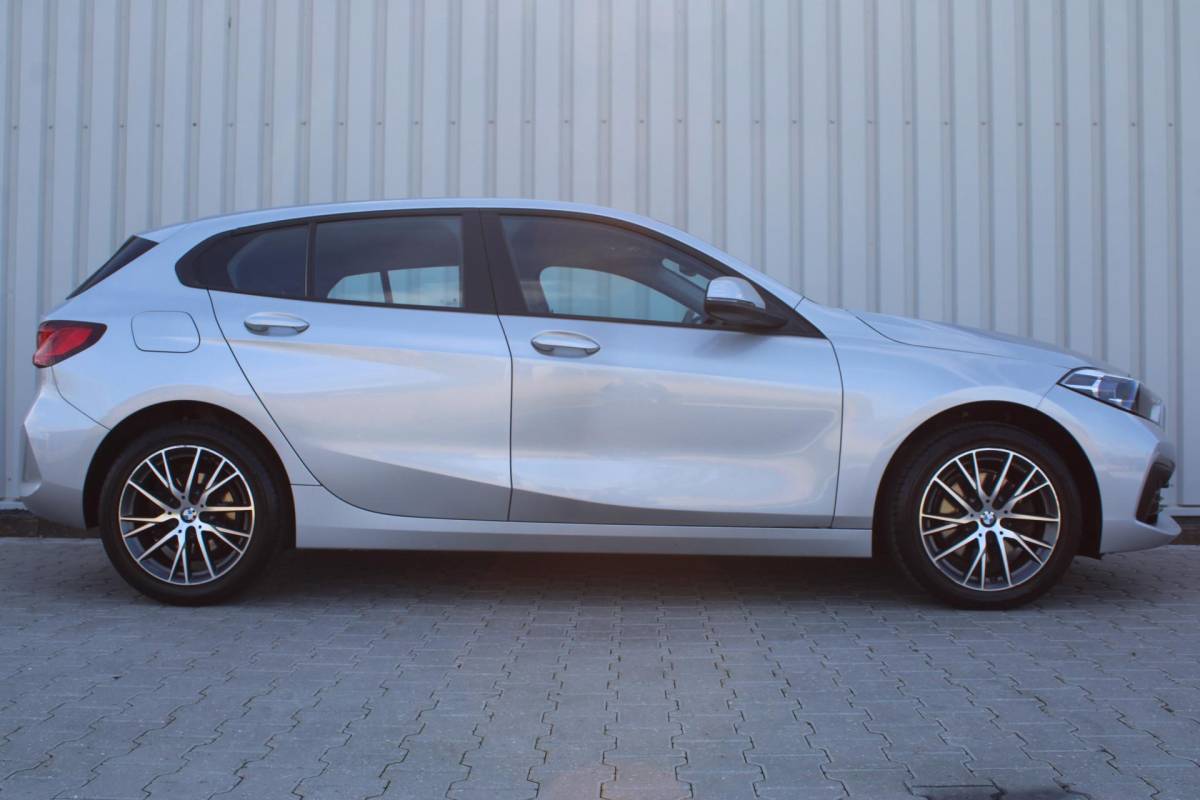 BMW 1 Serie BMW 1-serie 116i High Executive | Incl. 12 maanden garantie | Stoelverwarming | Apple Carplay & Android Auto | WIFI | Climate Control | Hill Hold | Elektrisch verstelbare stoelen |