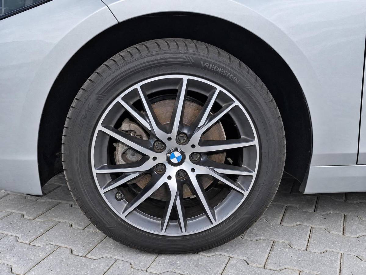 BMW 1 Serie BMW 1-serie 116i High Executive | Incl. 12 maanden garantie | Stoelverwarming | Apple Carplay & Android Auto | WIFI | Climate Control | Hill Hold | Elektrisch verstelbare stoelen |