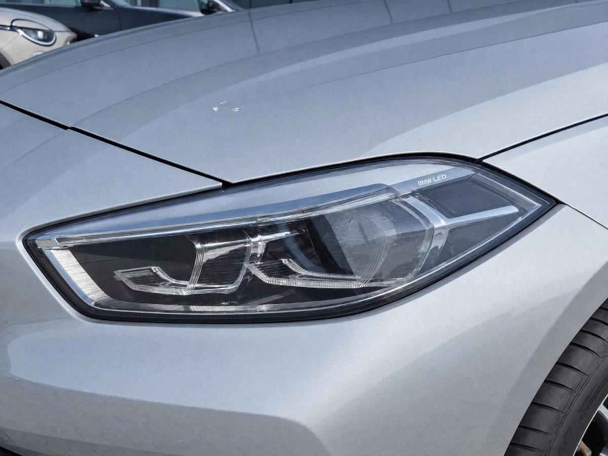 BMW 1 Serie BMW 1-serie 116i High Executive | Incl. 12 maanden garantie | Stoelverwarming | Apple Carplay & Android Auto | WIFI | Climate Control | Hill Hold | Elektrisch verstelbare stoelen |