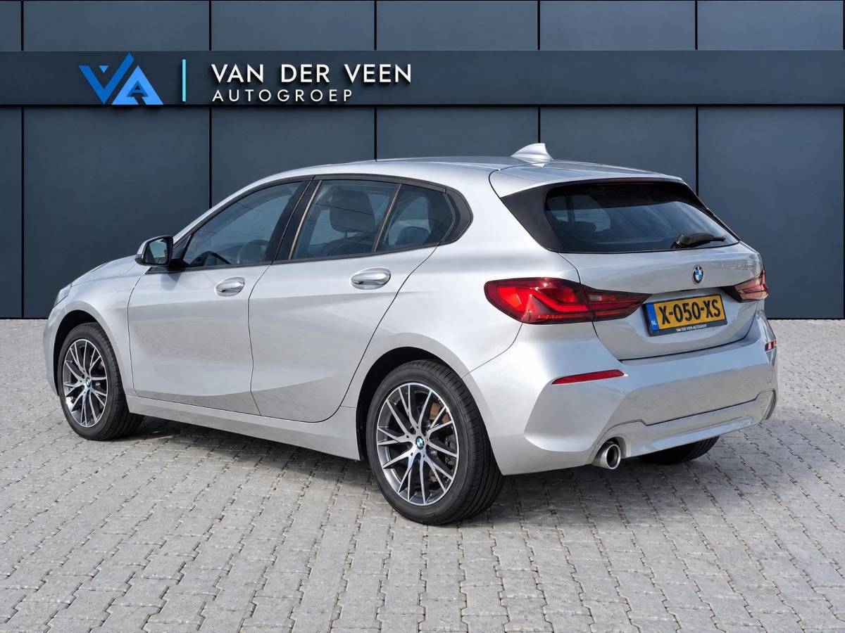 BMW 1 Serie BMW 1-serie 116i High Executive | Incl. 12 maanden garantie | Stoelverwarming | Apple Carplay & Android Auto | WIFI | Climate Control | Hill Hold | Elektrisch verstelbare stoelen |