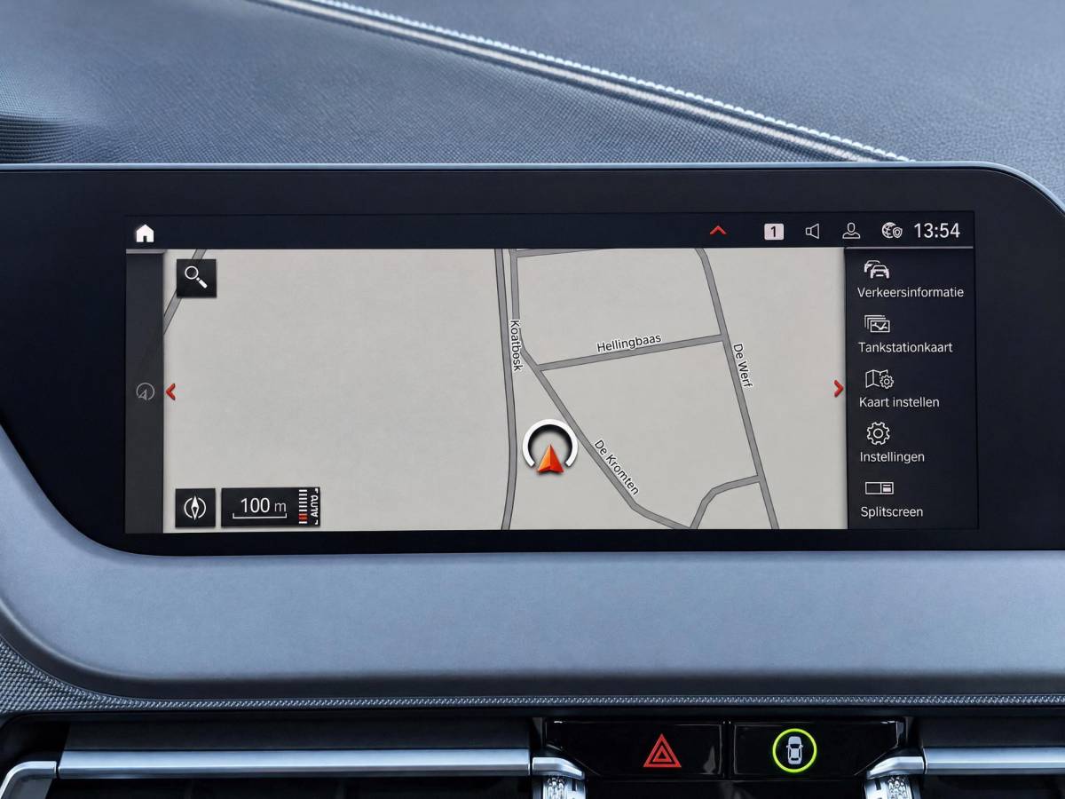 BMW 1 Serie BMW 1-serie 116i High Executive | Incl. 12 maanden garantie | Stoelverwarming | Apple Carplay & Android Auto | WIFI | Climate Control | Hill Hold | Elektrisch verstelbare stoelen |