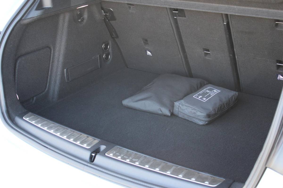 BMW 1 Serie BMW 1-serie 116i High Executive | Incl. 12 maanden garantie | Stoelverwarming | Apple Carplay & Android Auto | WIFI | Climate Control | Hill Hold | Elektrisch verstelbare stoelen |