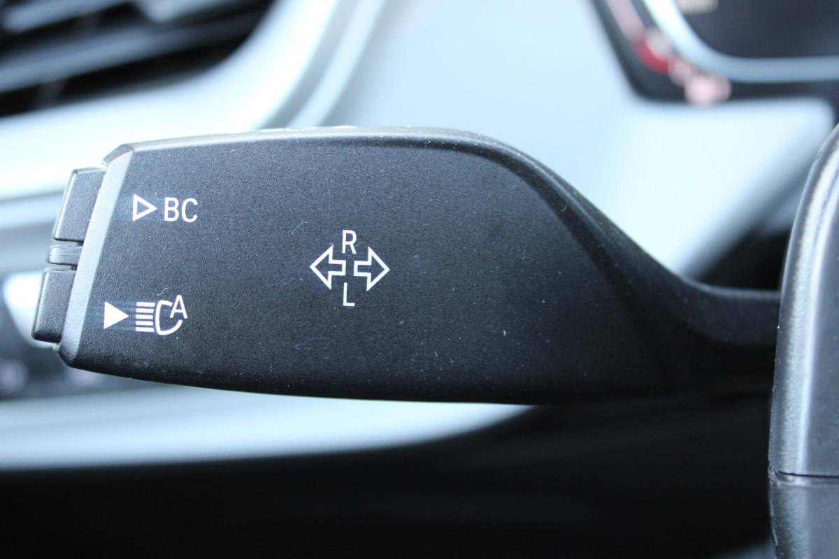 BMW 1 Serie BMW 1-serie 116i High Executive | Incl. 12 maanden garantie | Stoelverwarming | Apple Carplay & Android Auto | WIFI | Climate Control | Hill Hold | Elektrisch verstelbare stoelen |