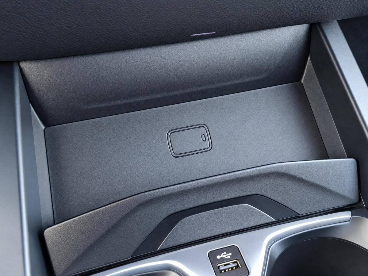 BMW 1 Serie BMW 1-serie 116i High Executive | Incl. 12 maanden garantie | Stoelverwarming | Apple Carplay & Android Auto | WIFI | Climate Control | Hill Hold | Elektrisch verstelbare stoelen |