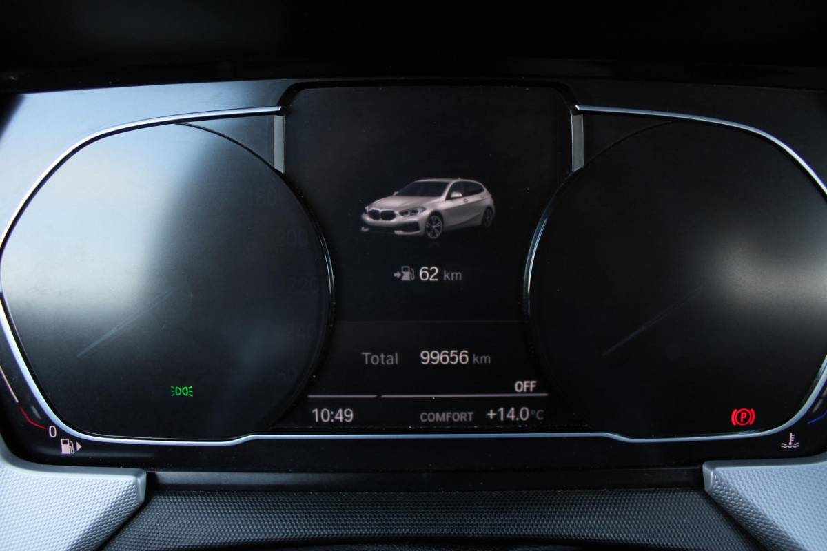 BMW 1 Serie BMW 1-serie 116i High Executive | Incl. 12 maanden garantie | Stoelverwarming | Apple Carplay & Android Auto | WIFI | Climate Control | Hill Hold | Elektrisch verstelbare stoelen |