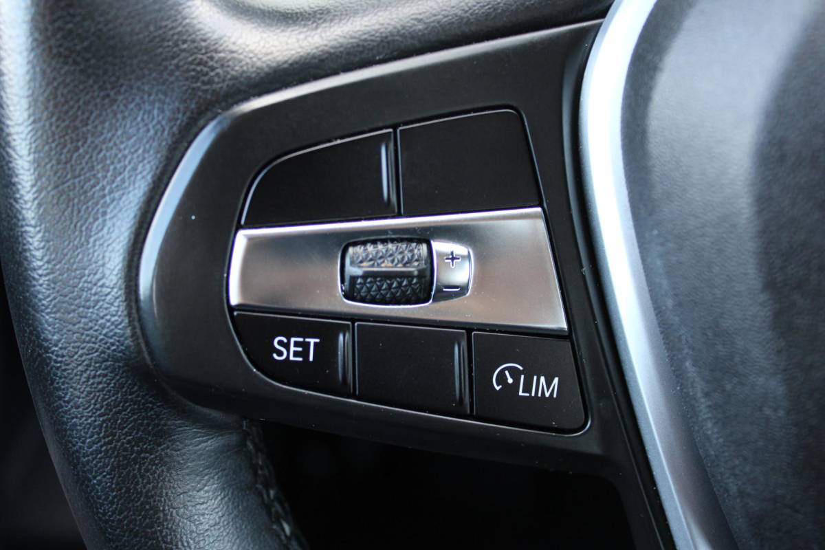 BMW 1 Serie BMW 1-serie 116i High Executive | Incl. 12 maanden garantie | Stoelverwarming | Apple Carplay & Android Auto | WIFI | Climate Control | Hill Hold | Elektrisch verstelbare stoelen |