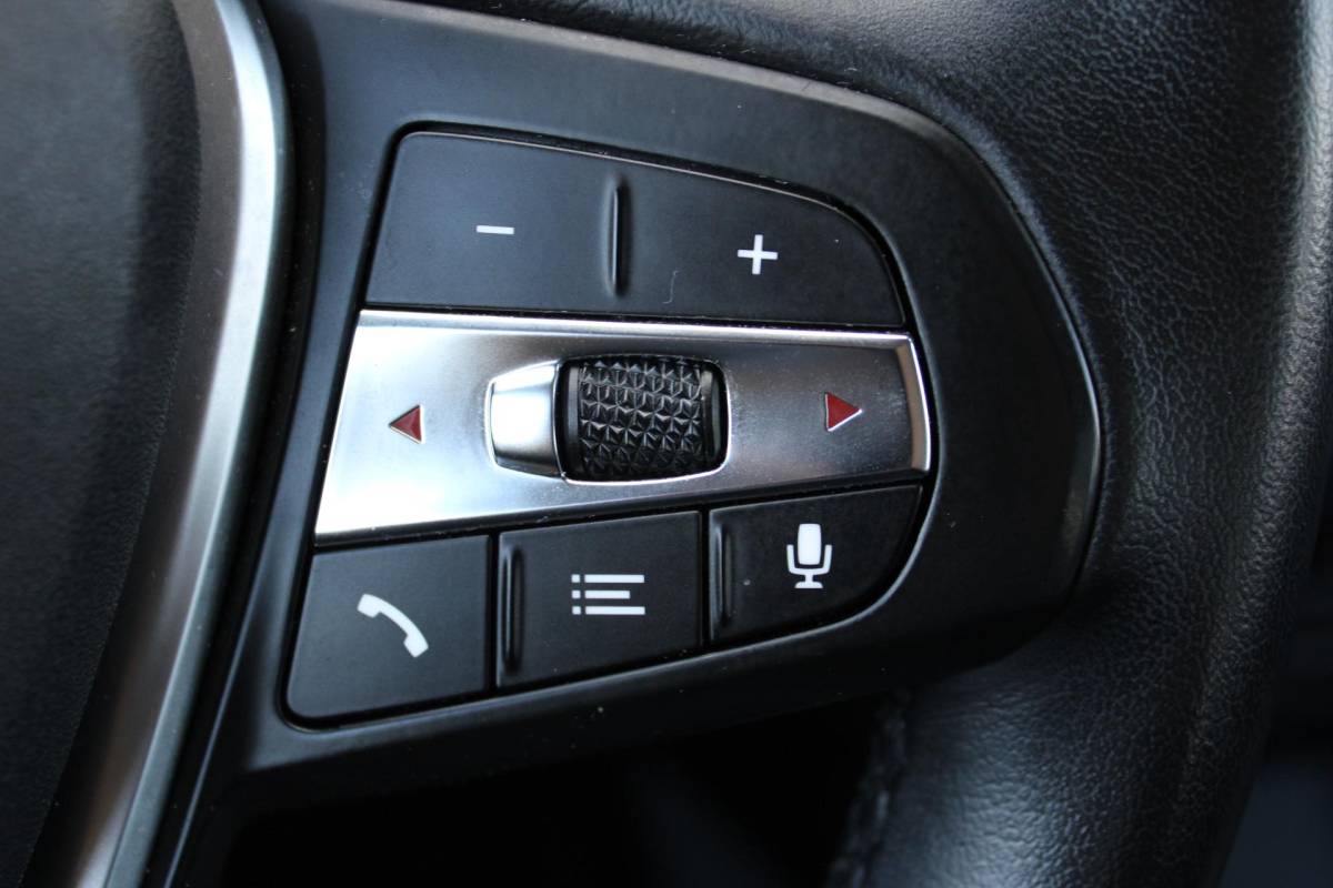 BMW 1 Serie BMW 1-serie 116i High Executive | Incl. 12 maanden garantie | Stoelverwarming | Apple Carplay & Android Auto | WIFI | Climate Control | Hill Hold | Elektrisch verstelbare stoelen |