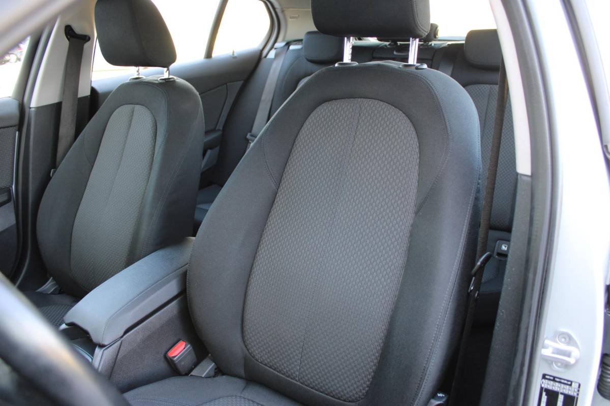BMW 1 Serie BMW 1-serie 116i High Executive | Incl. 12 maanden garantie | Stoelverwarming | Apple Carplay & Android Auto | WIFI | Climate Control | Hill Hold | Elektrisch verstelbare stoelen |