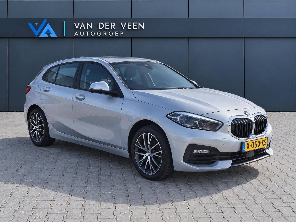 BMW 1 Serie BMW 1-serie 116i High Executive | Incl. 12 maanden garantie | Stoelverwarming | Apple Carplay & Android Auto | WIFI | Climate Control | Hill Hold | Elektrisch verstelbare stoelen |