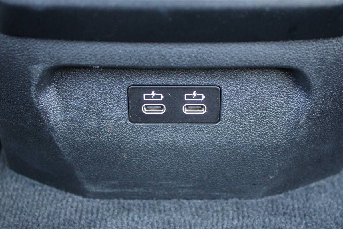 BMW 1 Serie BMW 1-serie 116i High Executive | Incl. 12 maanden garantie | Stoelverwarming | Apple Carplay & Android Auto | WIFI | Climate Control | Hill Hold | Elektrisch verstelbare stoelen |